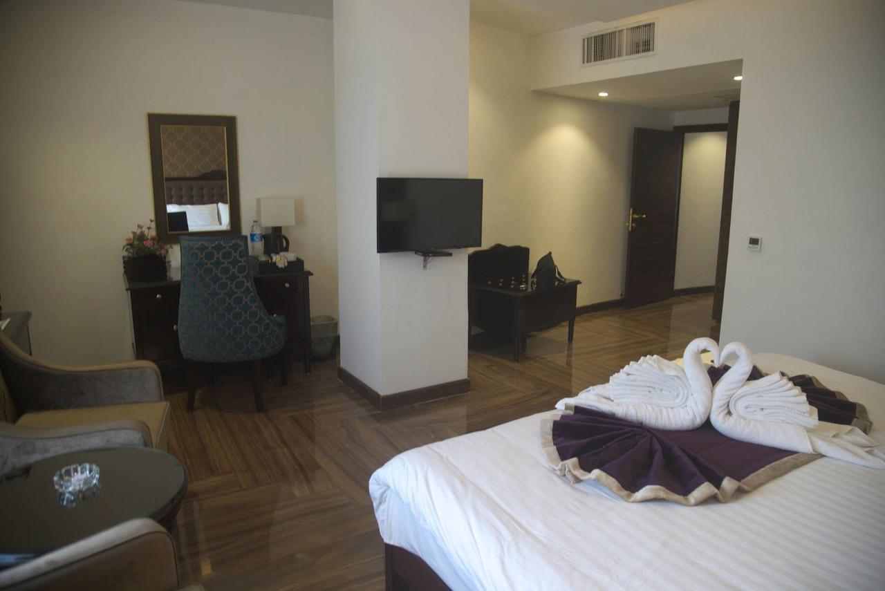Savoey Hotel ラホール エクステリア 写真
