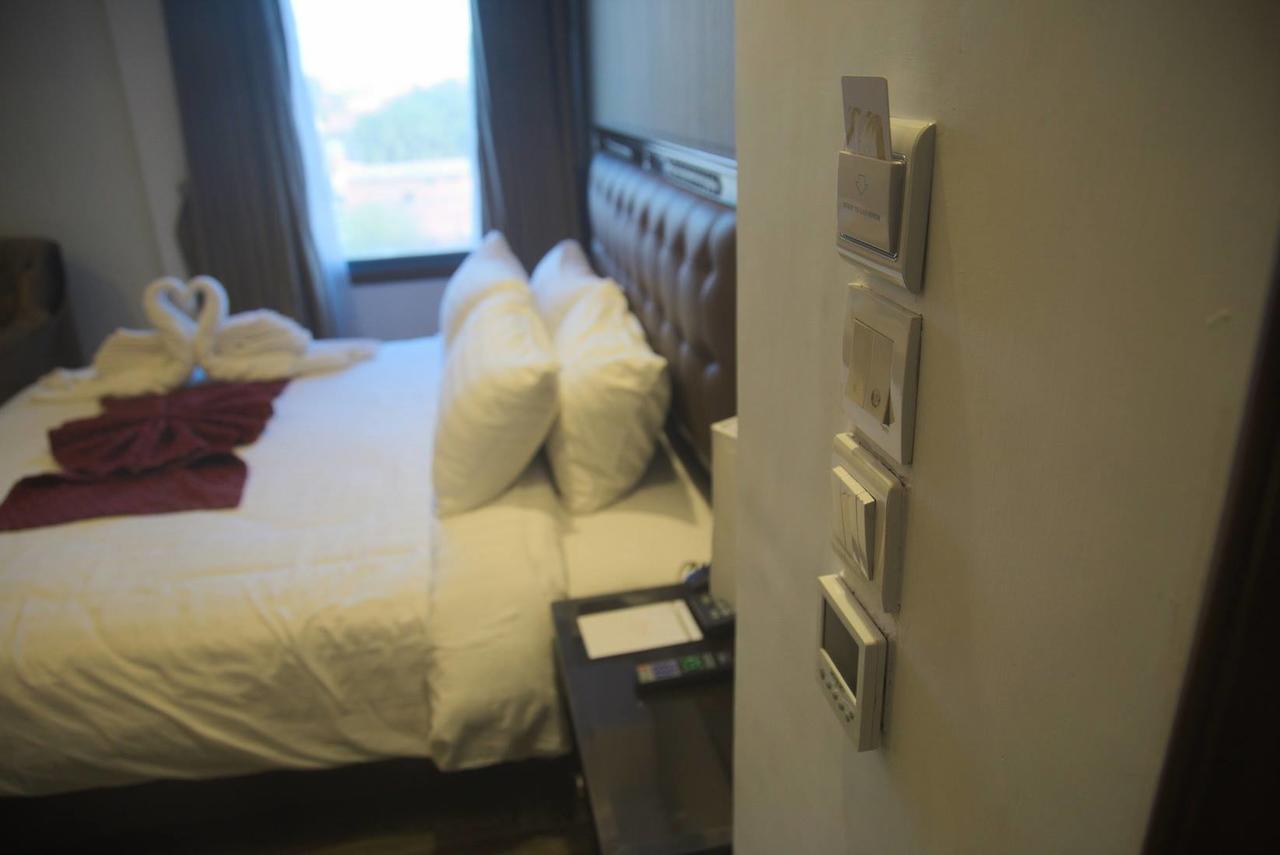 Savoey Hotel ラホール エクステリア 写真