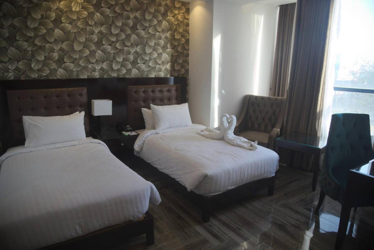 Savoey Hotel ラホール エクステリア 写真