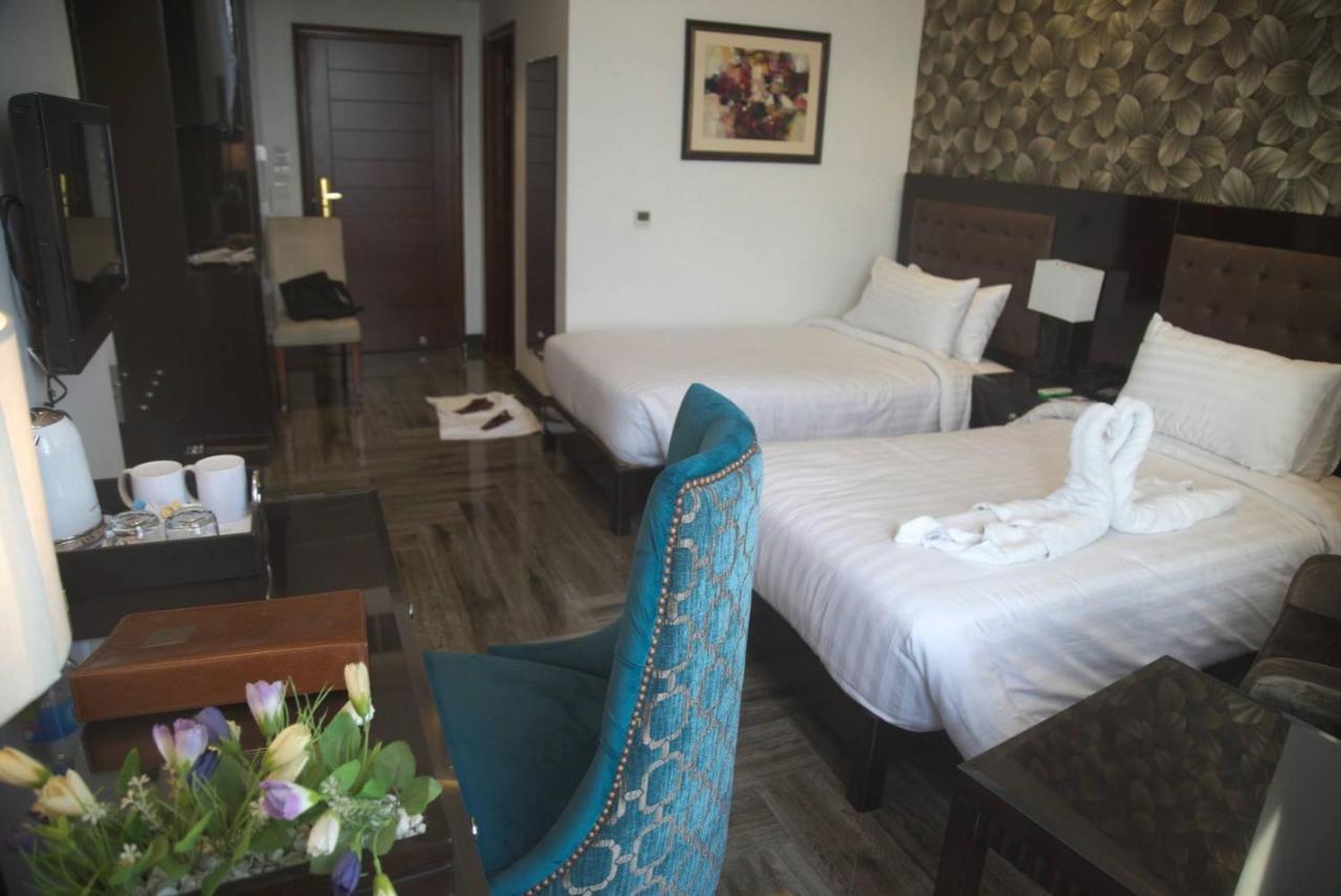 Savoey Hotel ラホール エクステリア 写真