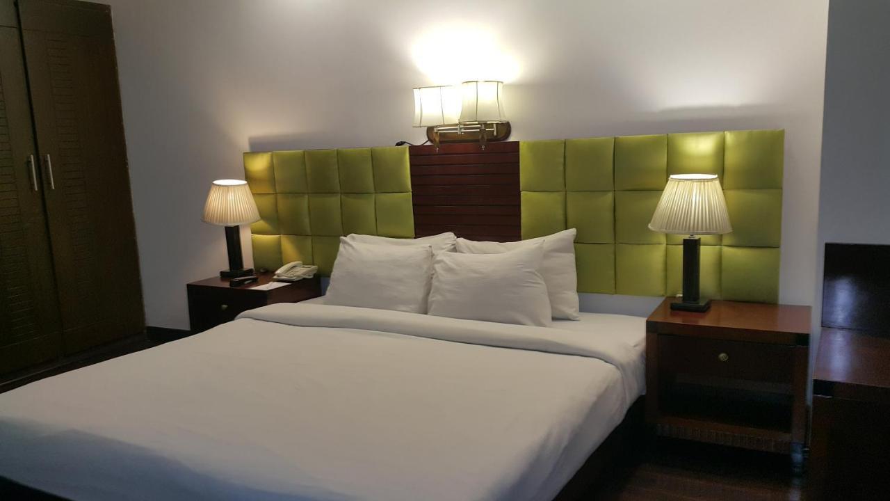 Savoey Hotel ラホール エクステリア 写真
