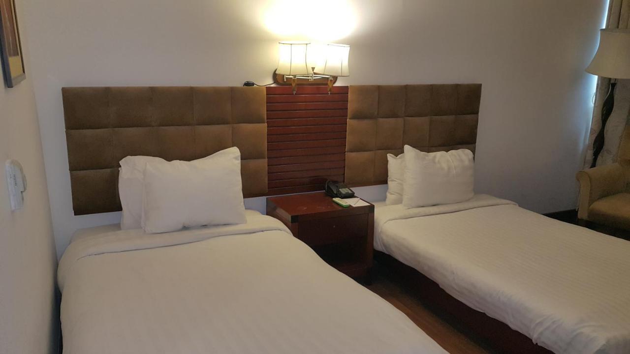 Savoey Hotel ラホール エクステリア 写真