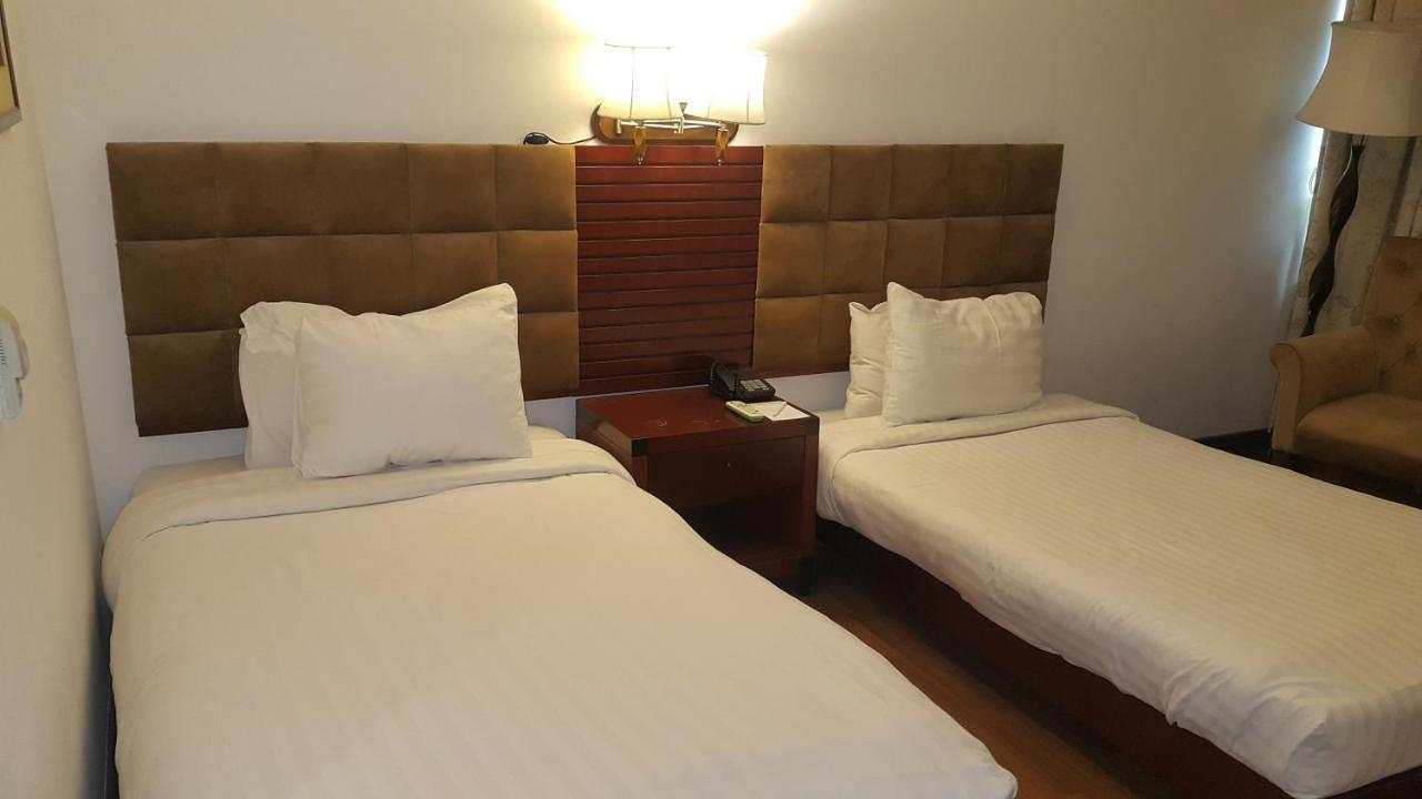 Savoey Hotel ラホール エクステリア 写真