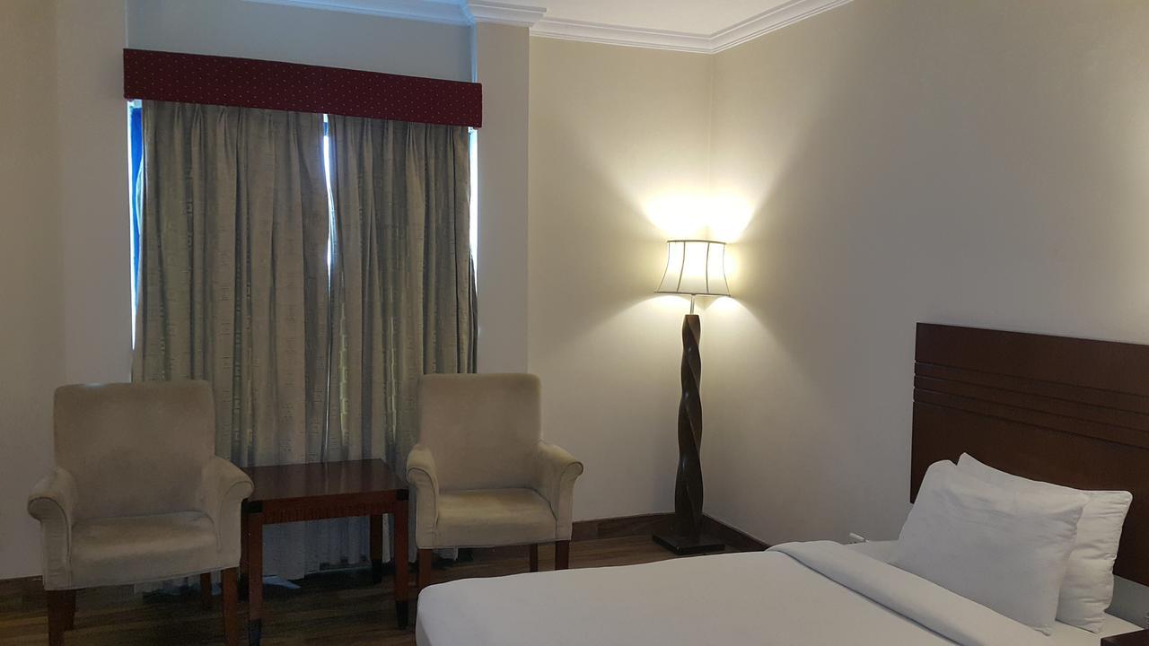 Savoey Hotel ラホール エクステリア 写真