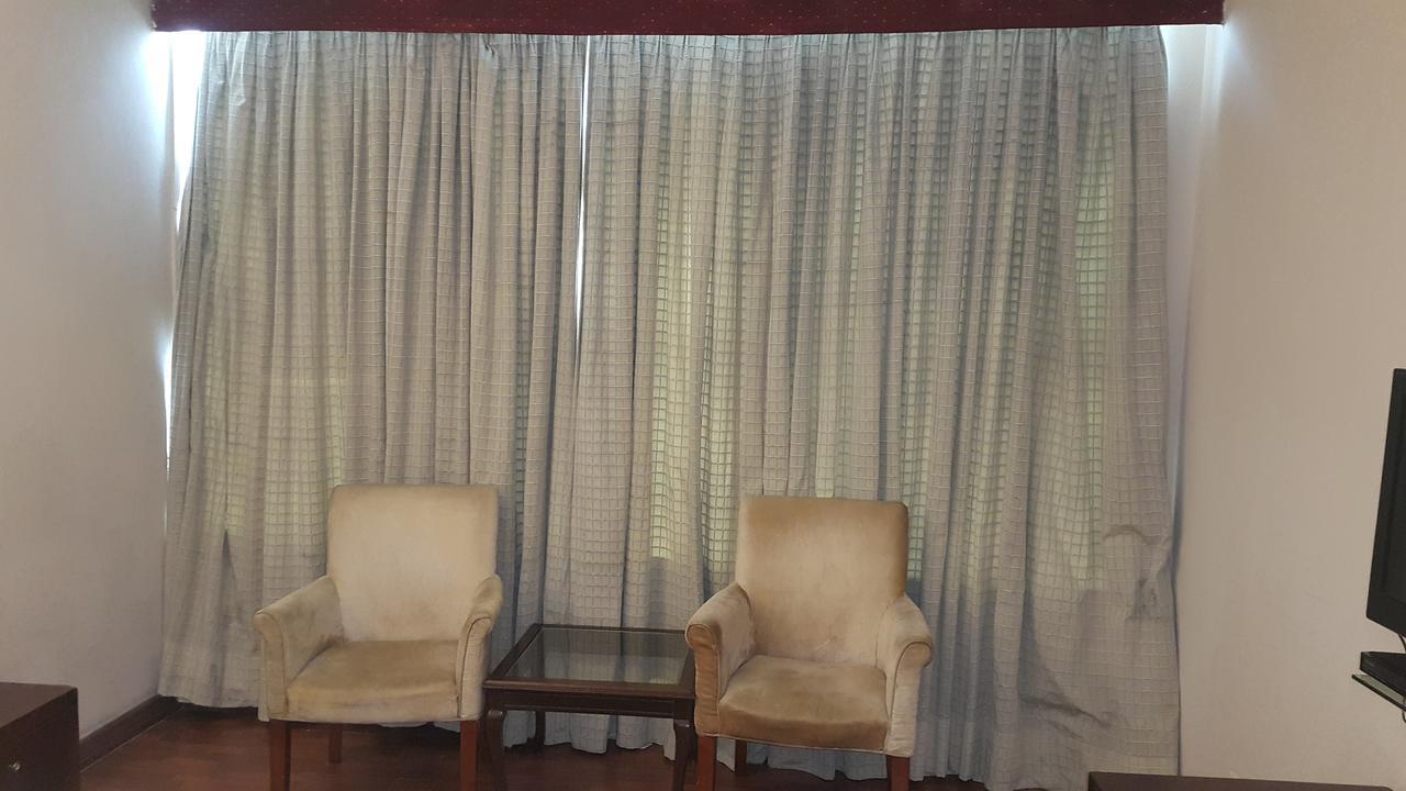 Savoey Hotel ラホール エクステリア 写真
