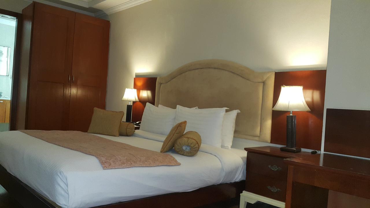 Savoey Hotel ラホール エクステリア 写真