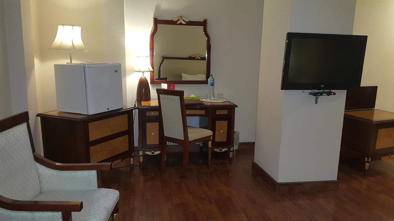 Savoey Hotel ラホール エクステリア 写真