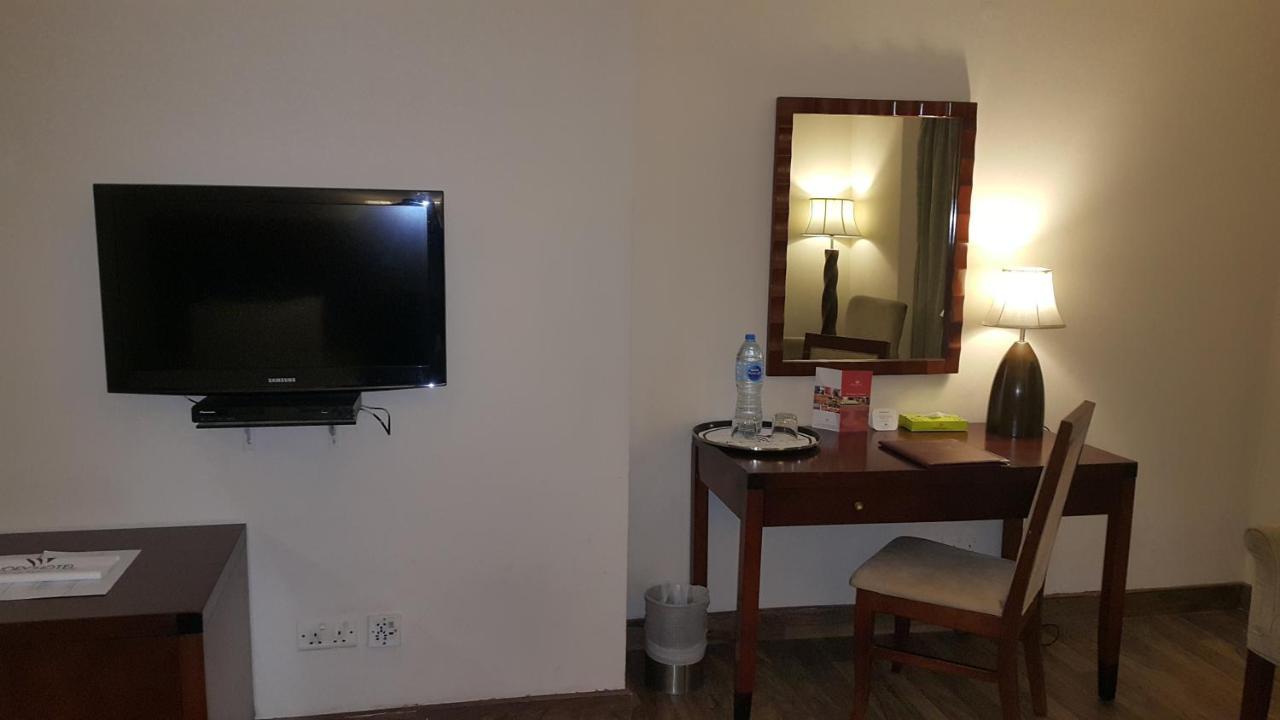 Savoey Hotel ラホール エクステリア 写真