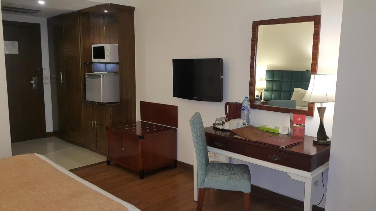 Savoey Hotel ラホール エクステリア 写真