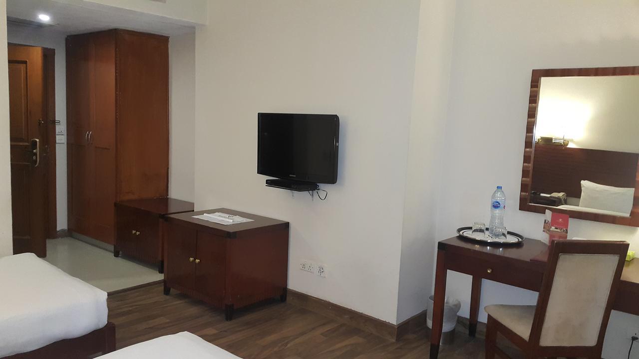 Savoey Hotel ラホール エクステリア 写真