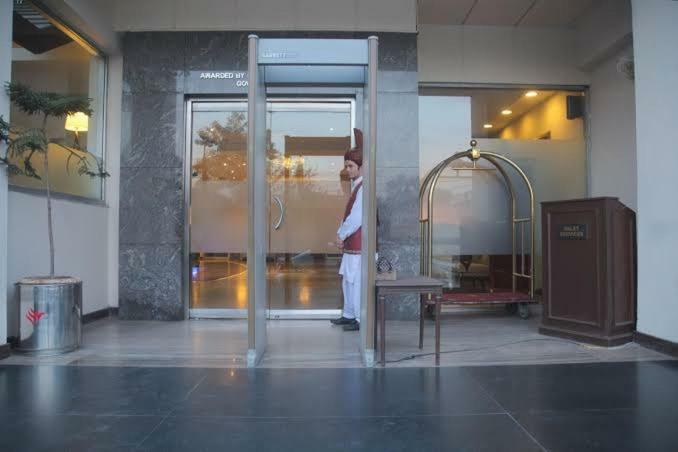 Savoey Hotel ラホール エクステリア 写真